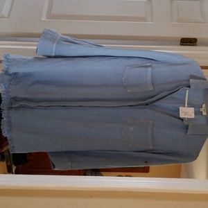 Umgee Frayed hem denim shirt NWT